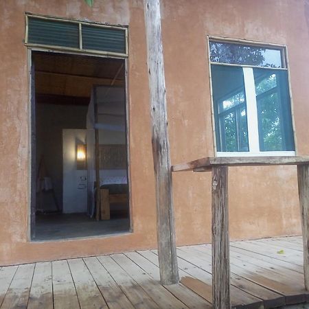 瑞维特瓦游猎公园山林小屋 Lake Nyabikere 外观 照片