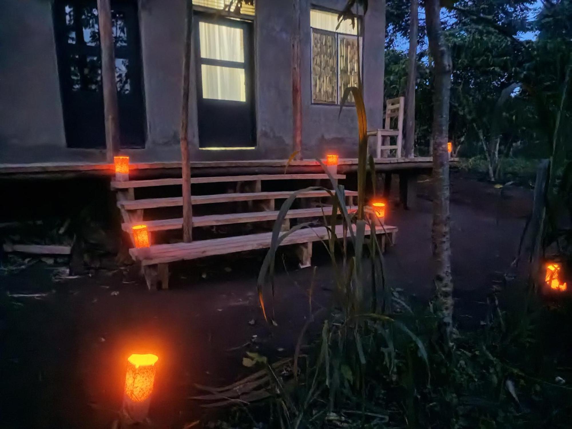 瑞维特瓦游猎公园山林小屋 Lake Nyabikere 外观 照片